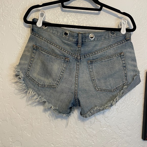 🌻We The Free {27} Distressed Rivet Cut Off Denim Shorts Women Button Fly - Picture 5 of 9